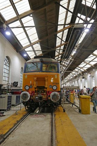 A close-up of the Dellner coupling arrangement on 57304 at Crewe Gresty Bridge. JO CLOUGH.