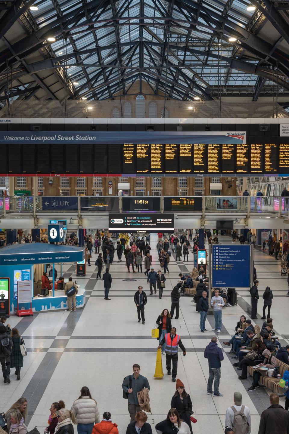Travellers coming and going through Liverpool Street Station main concourse. London, England, UK