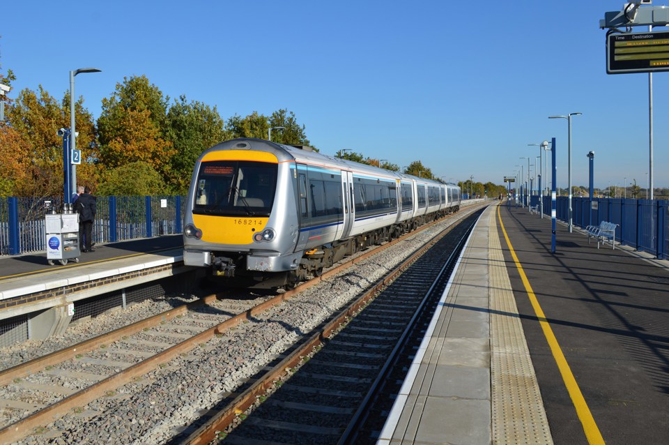 Chiltern Railways 168214 at Oxford Parkway on October 26 2015. RICHARD CLINNICK.