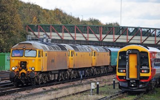 57312/301/306 approach Basingstoke hauling two Arlington barrier coaches as the 0958 Peterborough-Eastleigh Works on November 5 2013. MARK PIKE.