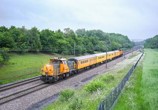 21903 passes Hothfield top-and-tailing with 21902, having taken the PLPR set for a trip up and down HS1. ED CHAPMAN
