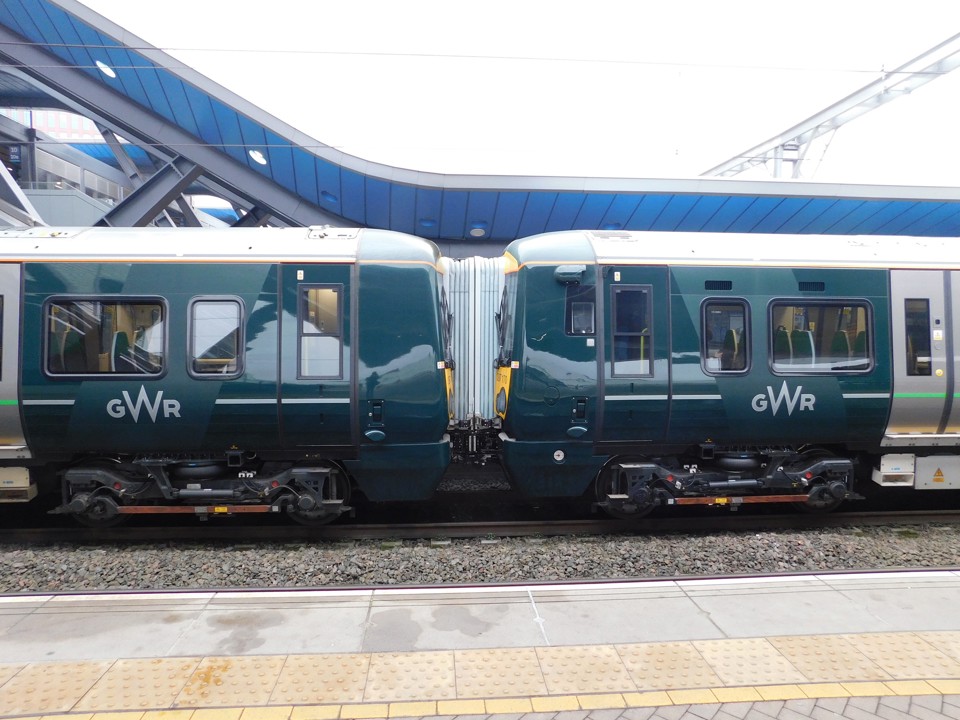 GWR 387145 and 387170 at Reading. RICHARD CLINNICK.