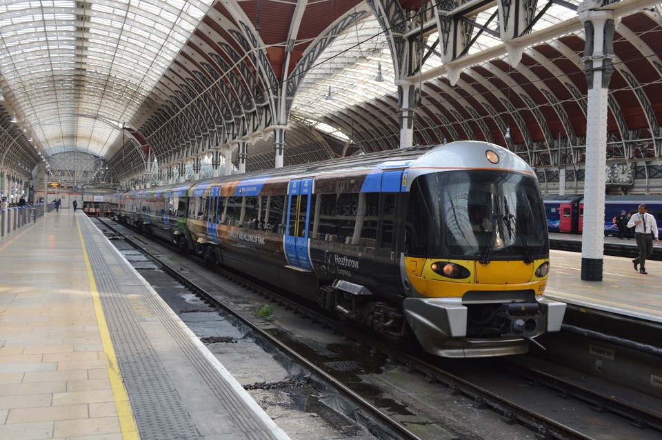 Heathrow Express 332003 at London Paddington on October 16 2017. RICHARD CLINNICK.