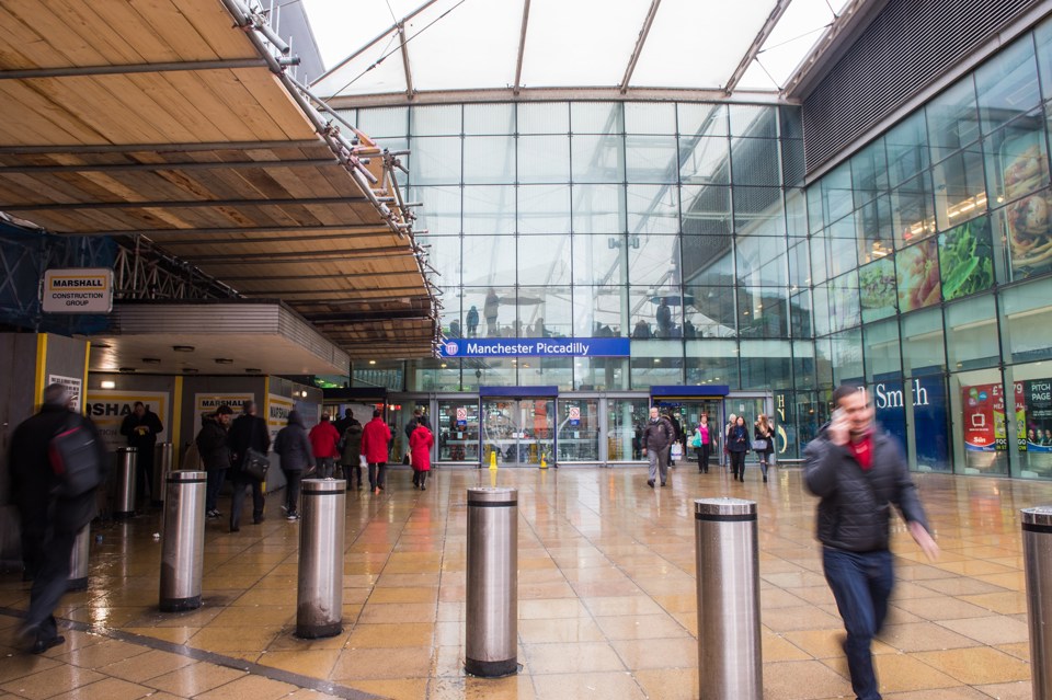 Passengers at Manchester Piccadilly. JACK BOSKETT/RAIL REVIEW.