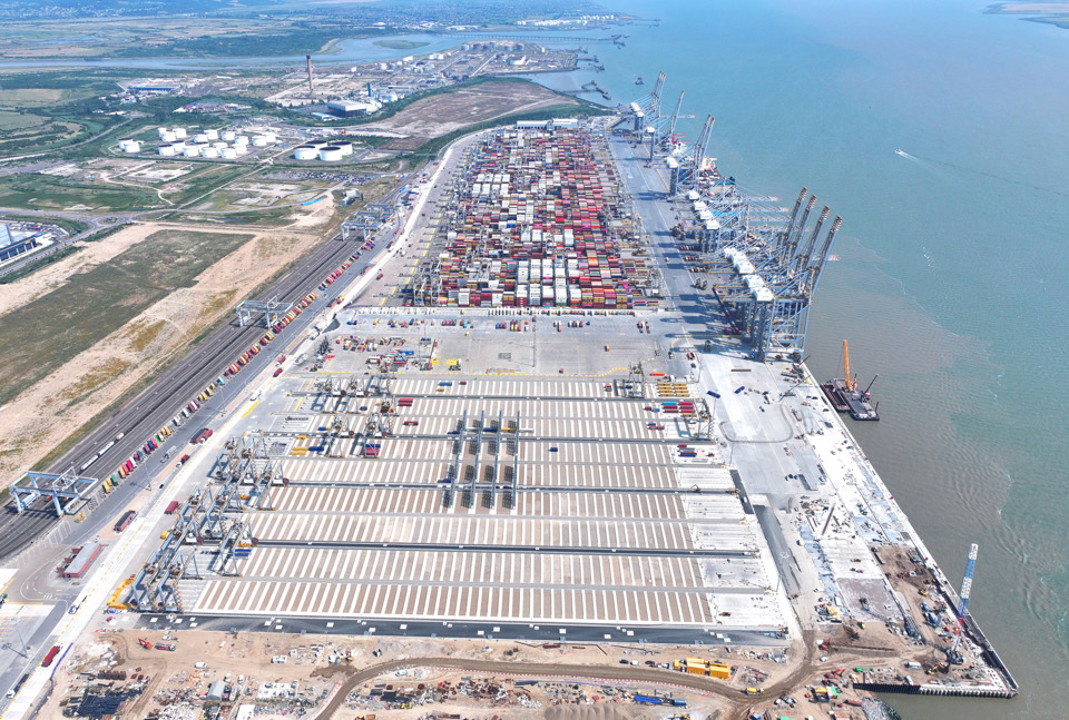 DP World London Gateway. DP WORLD.