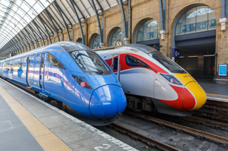 Lumo Class 803 and LNER Azuma unit side by side at London King's Cross. ALAMY.