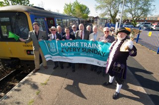 Councillor Andrew Leadbetter (left) waves off the new Sunday service with Deputy Mayor for Exmouth Brian Cole, GWR Driver Competence Manager Paul Samways, Driver Competence Manager and chairman of Avocet Line Rail Users’ Group Mike Reddaway, ALRUG Committee members, and Exmouth Town Crier Roger Bourgein. GWR.