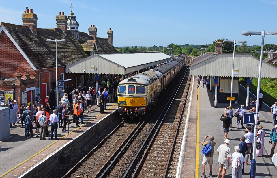 33012 at Wareham on June 13. MARK PIKE.
