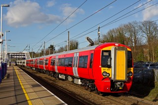 387201 leads 387117 away from Harpenden on February 2. TIM EASTER.