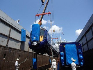 A driving vehicle from 385102 at Kobe Harbour. HITACHI.