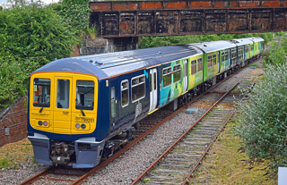 Porterbrook’s HydroFLEX unit 799201 will be on display at Rail Live 2025, in a new livery to commemorate Railway 200. On June 21 2023, it departs Honeybourne with one of the day’s special shuttle services to that year’s Rail Live. DARREN FORD.