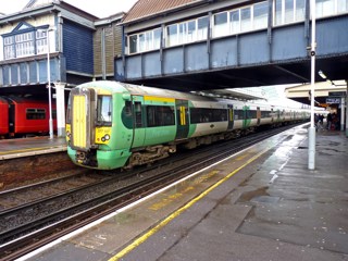 Southern 377107 at Clapham Junction on January 3 2014. RICHARD CLINNICK.