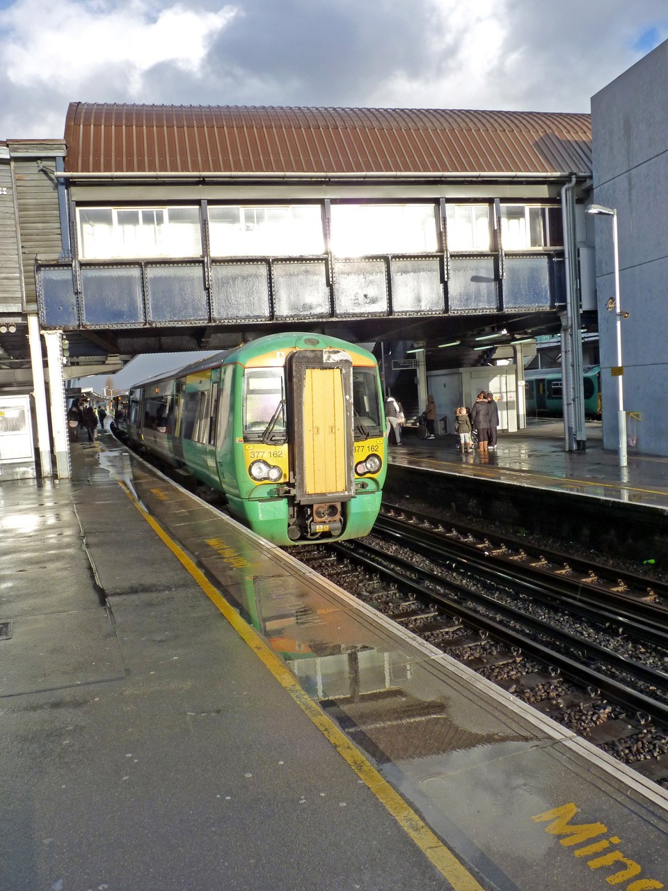 Southern 377162 at Clapham Junction. RICHARD CLINNICK.